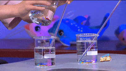 hth华体官方下载app-
玻璃棒消失 鸡蛋变银蛋! 这位老师很超能!(图12) hth华体官方下载app-
玻璃棒消失 鸡蛋变银蛋! 这位老师很超能!(图12)