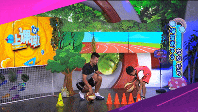 hth华体官方下载app-
玻璃棒消失 鸡蛋变银蛋! 这位老师很超能!(图16) hth华体官方下载app-
玻璃棒消失 鸡蛋变银蛋! 这位老师很超能!(图16)