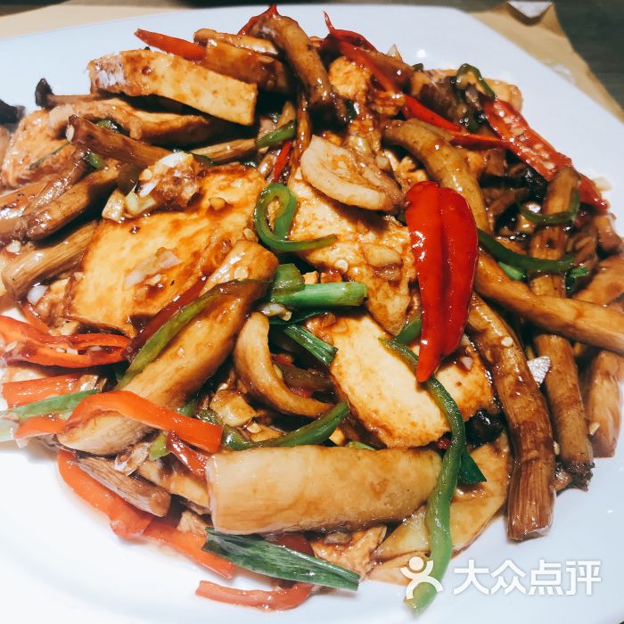 “经典五粮液”亮相成都!用品质感动情怀,以经典诠释未来:hth·华体(图2) hth·华体